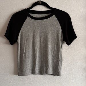 SHEIN Black and Gray Cropped Raglan T-Shirt